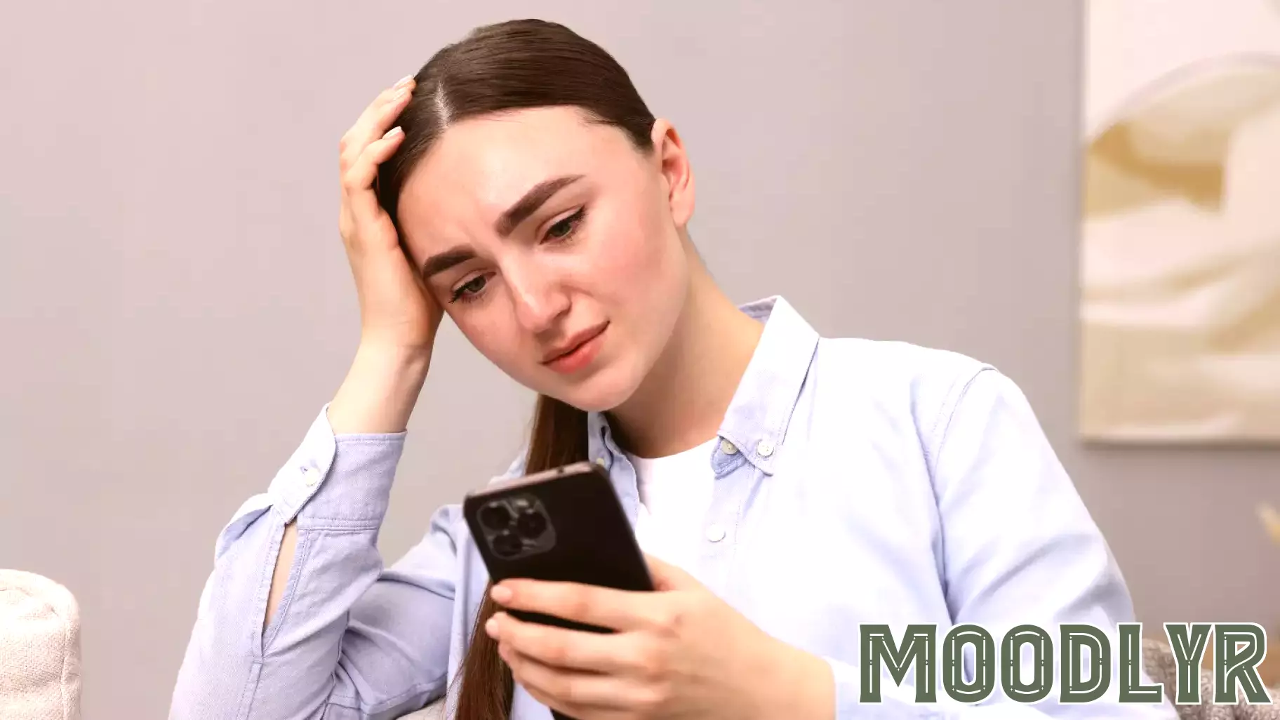 Psychology says people who always browse photos of attractive people on social media but never post their own typically display these 7 personality traits