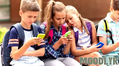Even Having a Phone in Their Pocket Hurts Kids' Grades